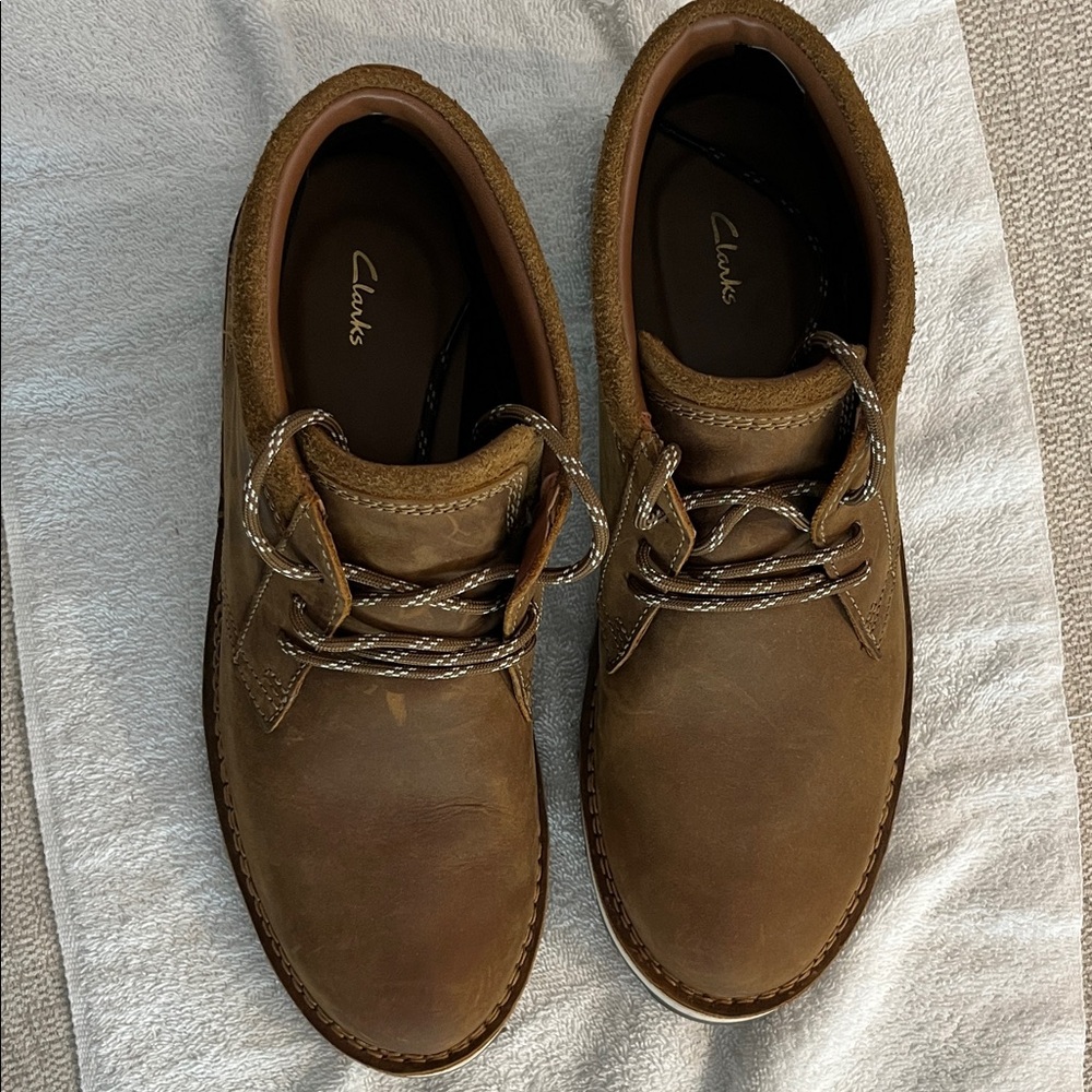 Clarks Men’s Tan Brown Leather Chukka Boots